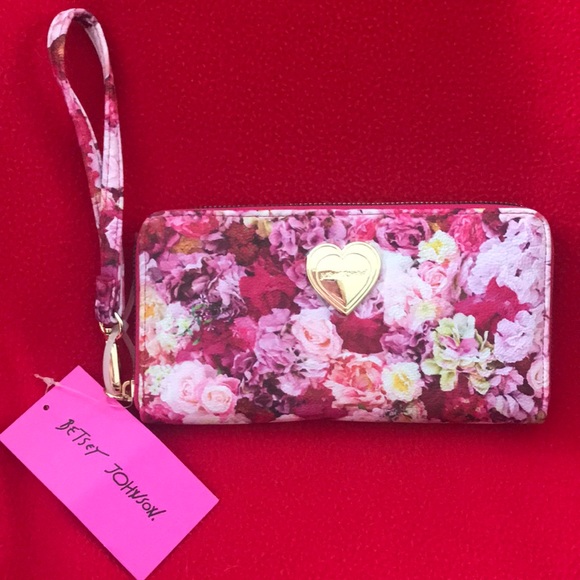 Betsey Johnson Handbags - Betsey Johnson Wristlet
